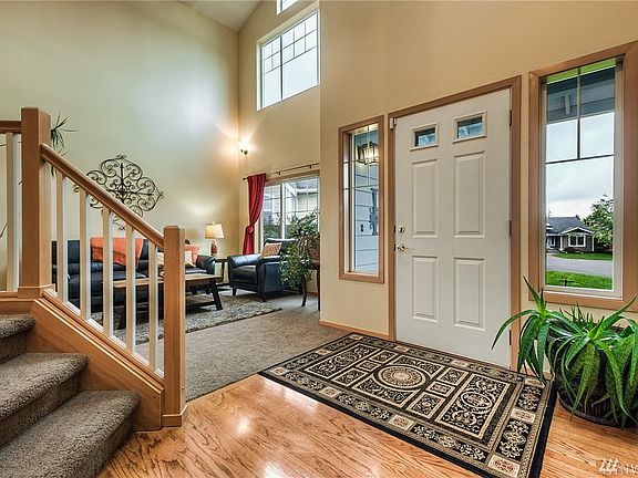 Large 2-story entry way with an abundant amount of light pouring in through the many windows.