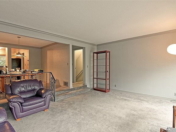 5th image of 1723 NE 179th St #D8