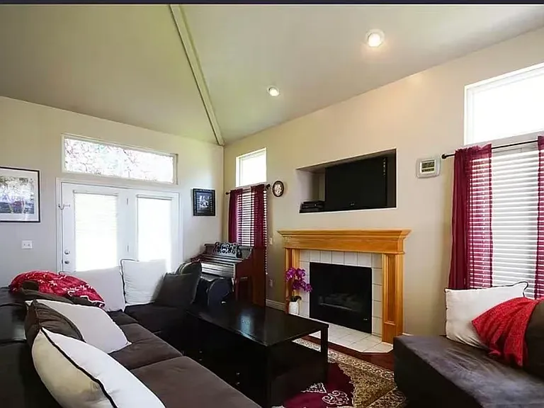 8370 S 745 E — Photo 2
