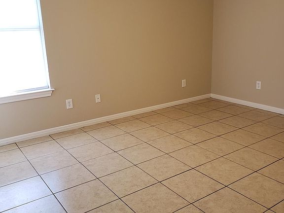 5th image of 227 E Craven Ave