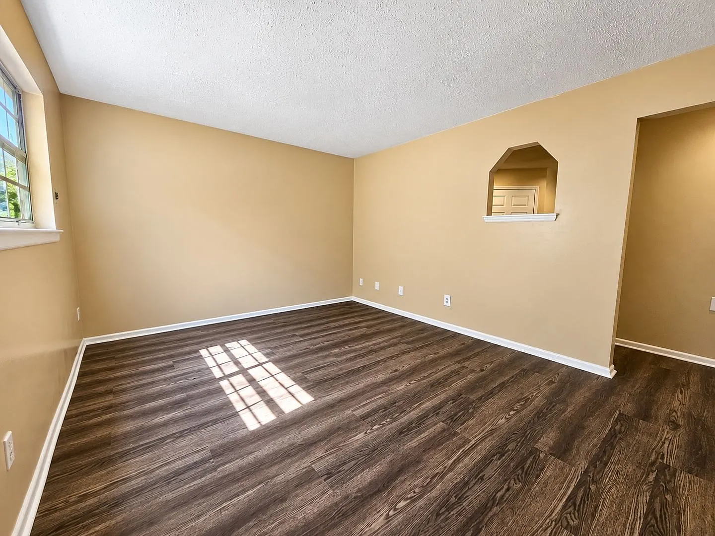 2 bed, 1.0 bath, $995 — Photo 3