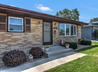 10005 Delaware Pl, Highland, IN 46322
