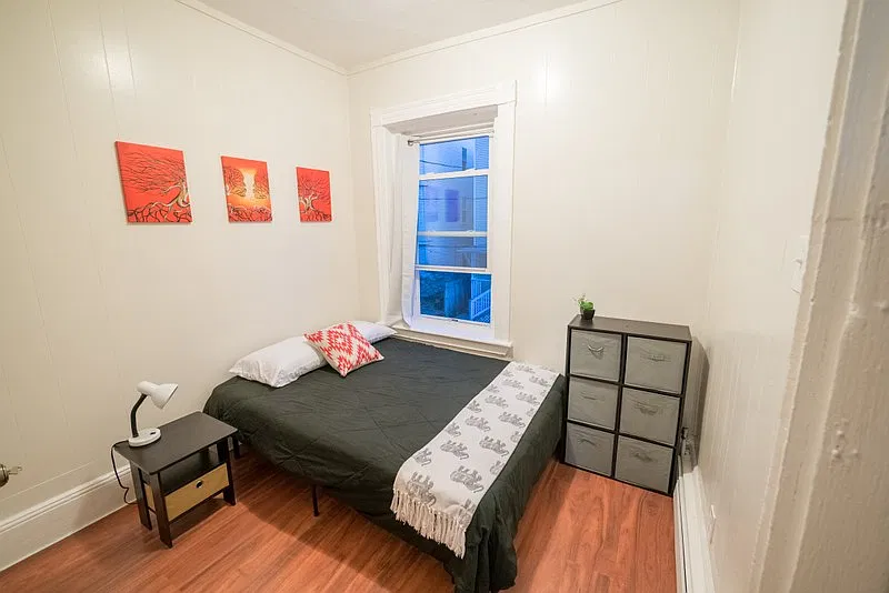 2 Room D — Photo 1