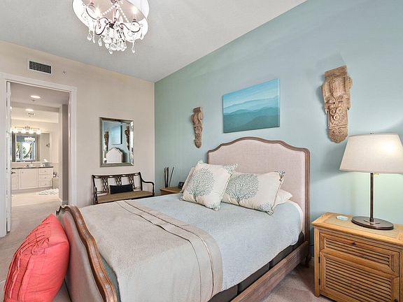 4th image of 35 Harbour Isle Drive W #205