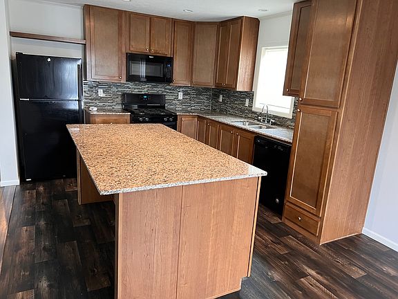 2nd image of 250 SE Laurel St #1060