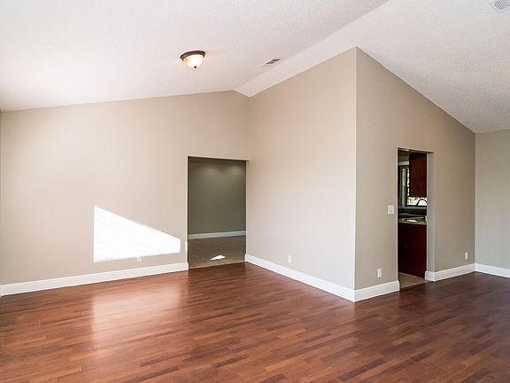 5th image of 9269 Longmeadow Cir