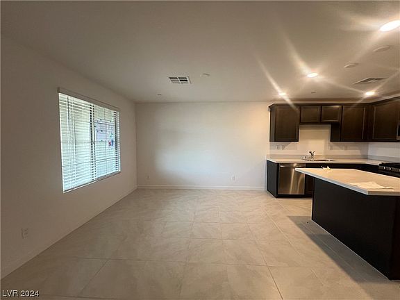 5th image of 861 Watford Pl