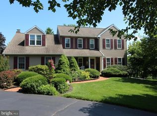 14 Countryside Ln, Lititz, PA 17543