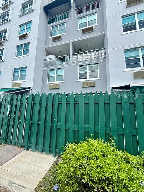 3 bed, 2.5 bath, 1582 sqft, $2,300 — Photo 2