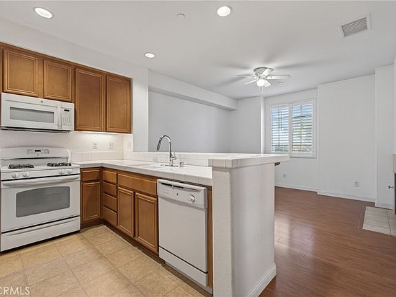 5th image of 3924 Polk St Unit E