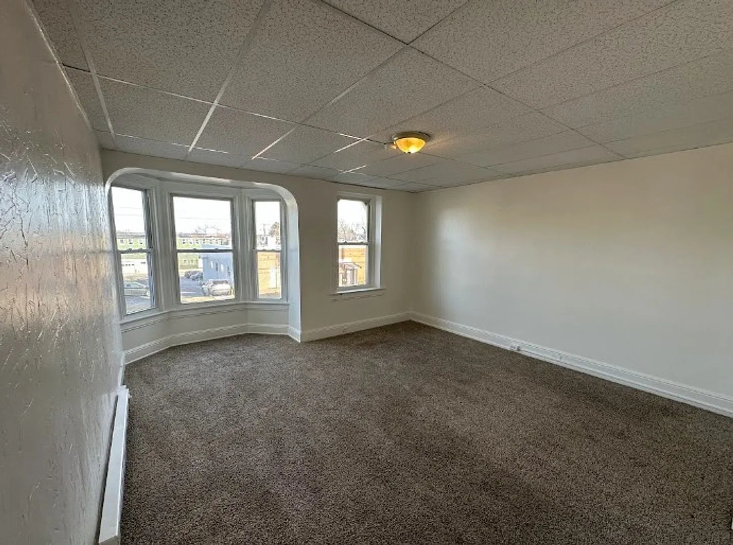 1050 N George St — Photo 2