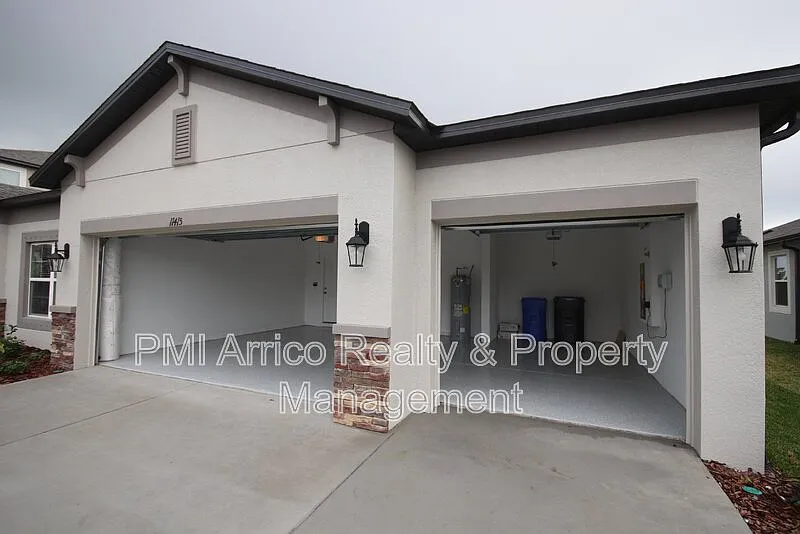 3 bed, 2.0 bath, 2095 sqft, $2,600 — Photo 2