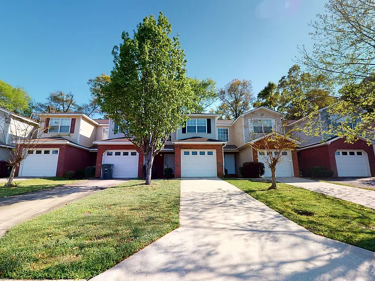 130 Woodmere Dr — Photo 9
