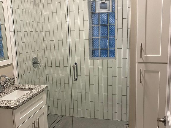 5th image of 846 N California Ave APT 1F