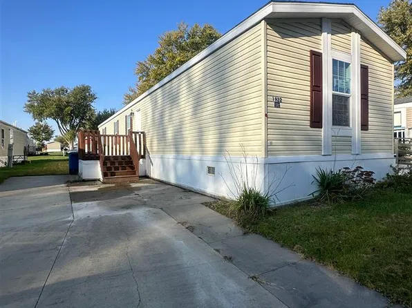 1922 Eastern Dr SW, Cedar Rapids, IA 52404