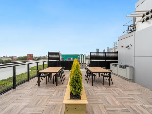 139 Christopher Columbus Drive image 27 of 33