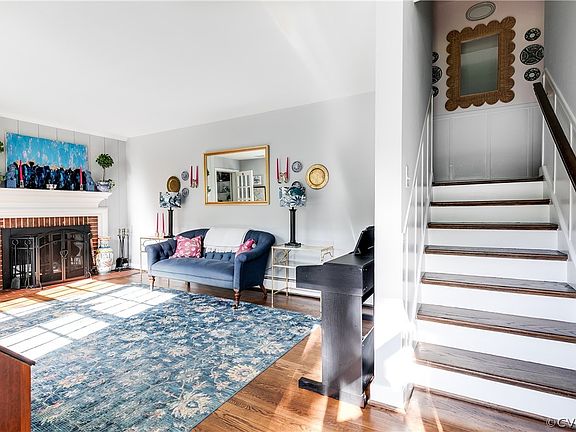 3rd image of 212 Roslyn Hills Dr