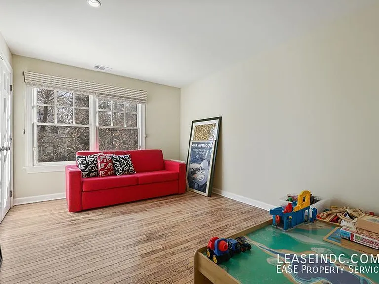 4927 Eskridge Ter NW — Photo 29