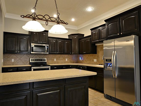 4th image of 405 Adkins Ct
