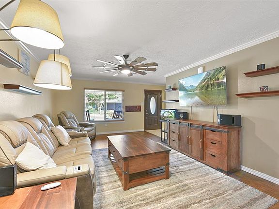 5th image of 2109 Yorktown Court