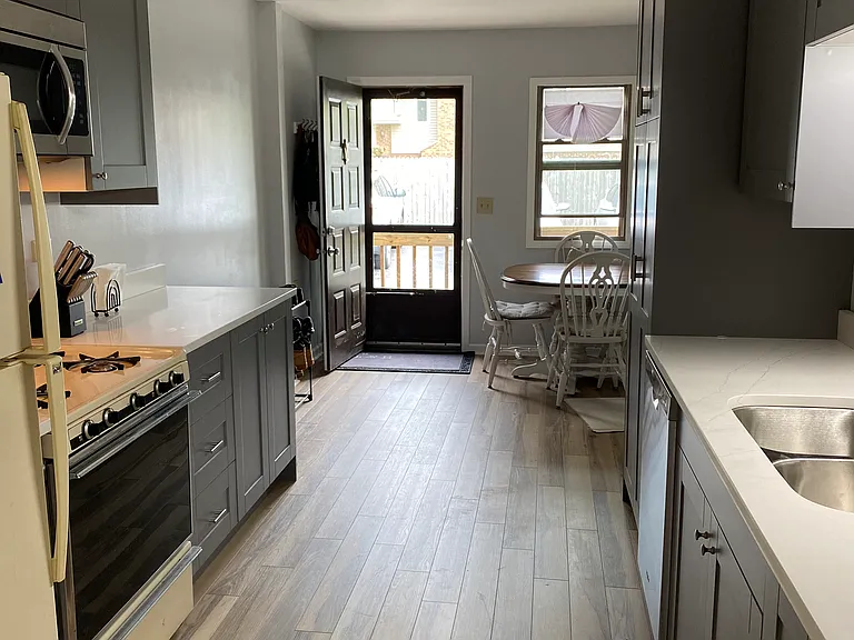 645 W Wilmington Rd — Photo 2