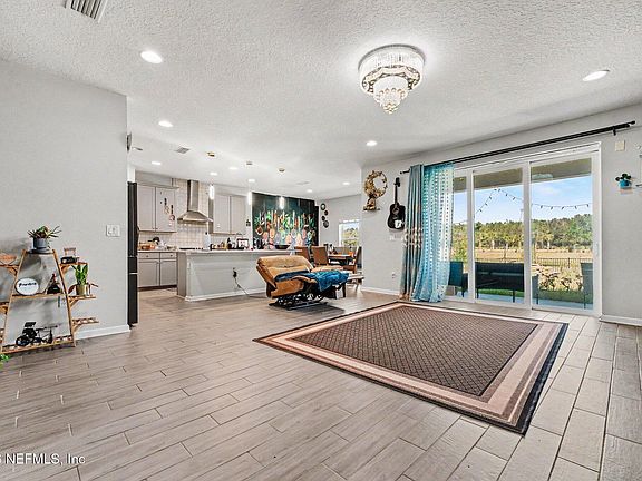 5th image of 204 BROOKGREEN Way