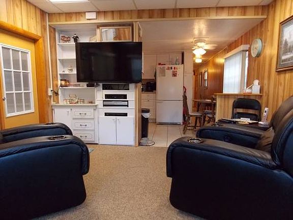 3rd image of 668 Linda Ln