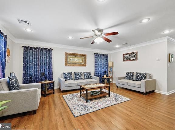 2nd image of 7 Boxwood Ln