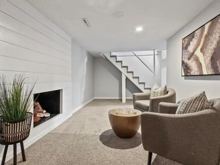 1704 NE 68th Pl — Photo 4
