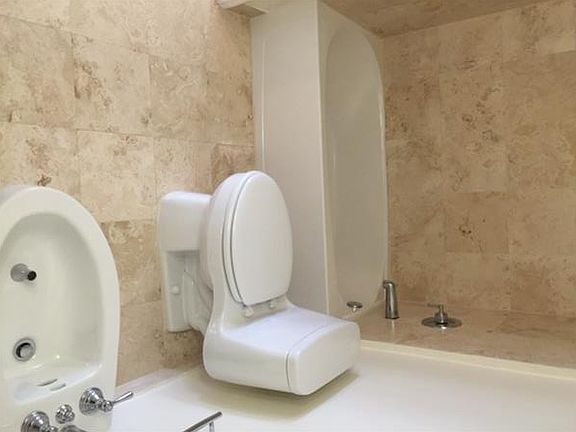 5th image of 3339 Virginia St APT 312