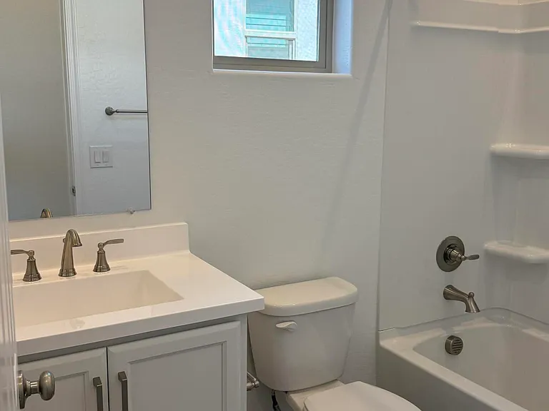2921 E Mission Ln — Photo 13