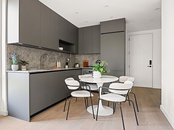 3rd image of 1118 Fulton St #2R