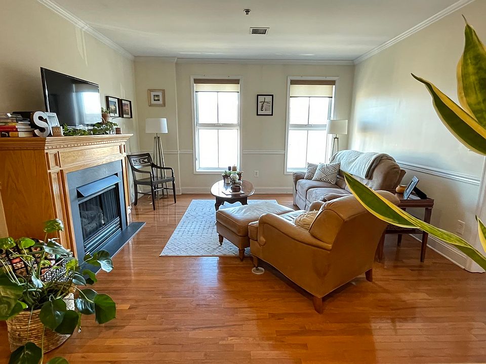 1st image of 501 9th St APT 604