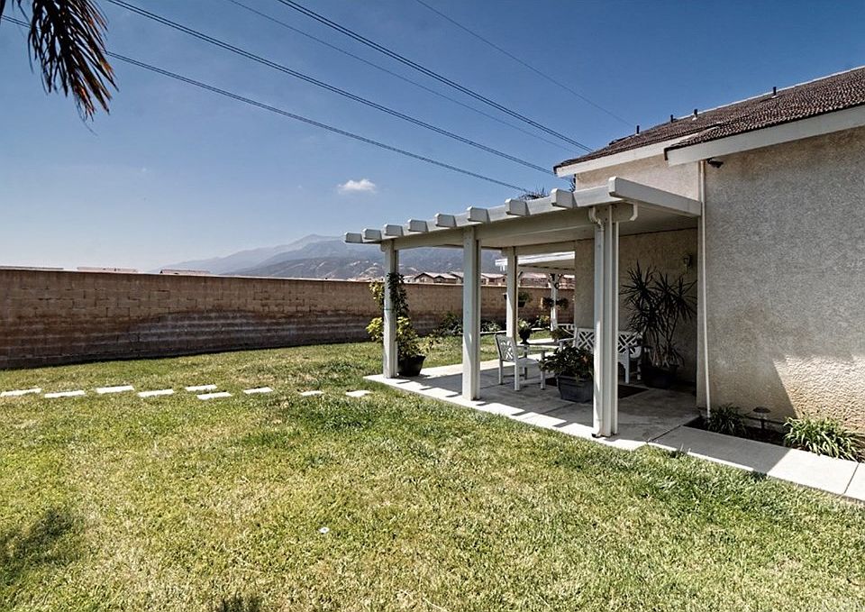 2nd image of 3644 N Flame Tree Ave
