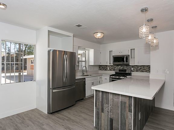 5th image of 1046 Whipple St APT D