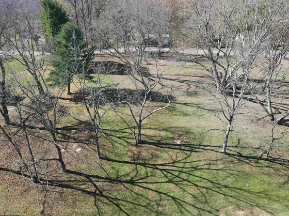 953 Halleck Rd, Morgantown, WV 26508