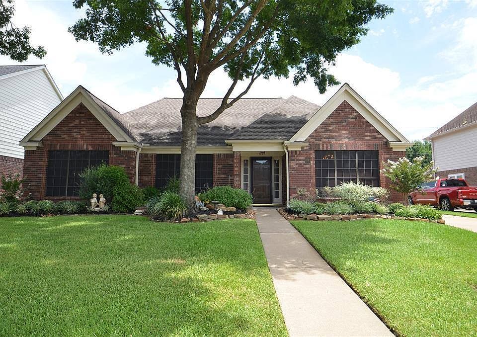 1st image of 17422 Emerald Isle Dr