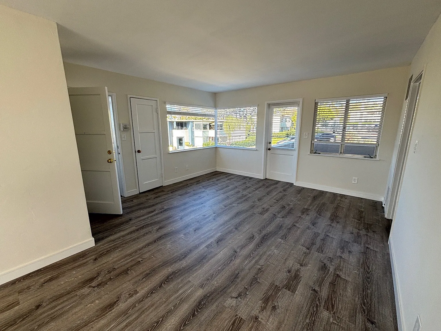 575 Carla Way — Photo 3