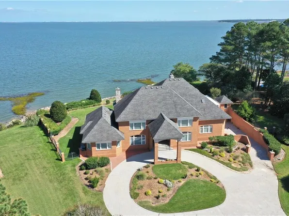 9168 Wigneil St, Suffolk, VA 23433