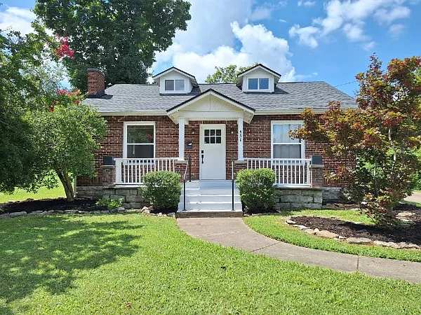 3 bed, 1575 sqft, $1,950 — Photo 1