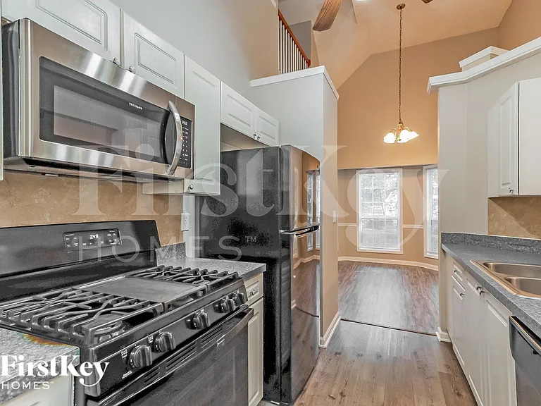 290 Saratoga Ct — Photo 8