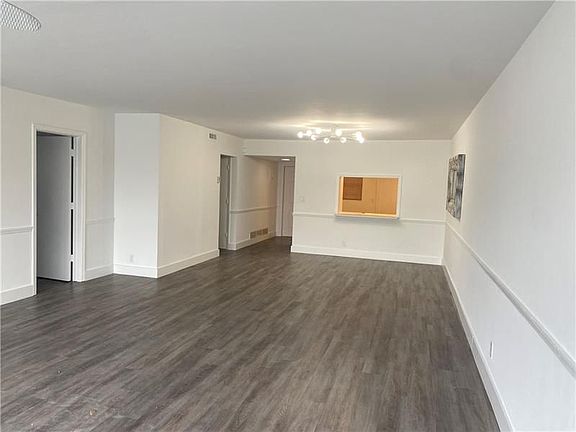 4th image of 3121 NE 51st St APT 106E