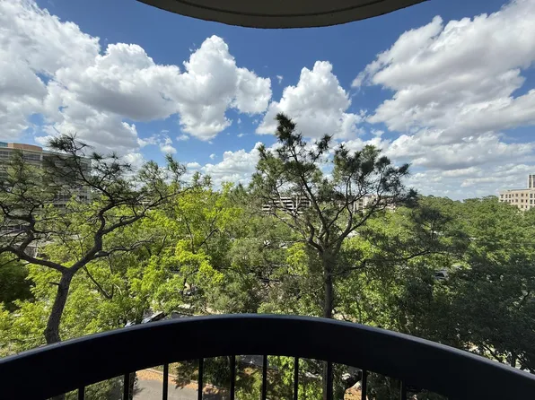 5001 Woodway Dr Unit 705, Houston, TX 77056