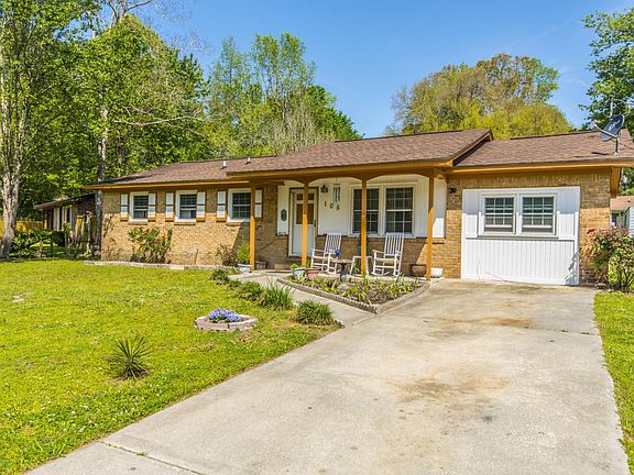 5th image of 105 W Walnut Cir