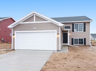 3051 Ivy Wood Cir, Howell, MI 48855