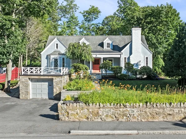 335 Puritan Rd, Swampscott, MA 01907