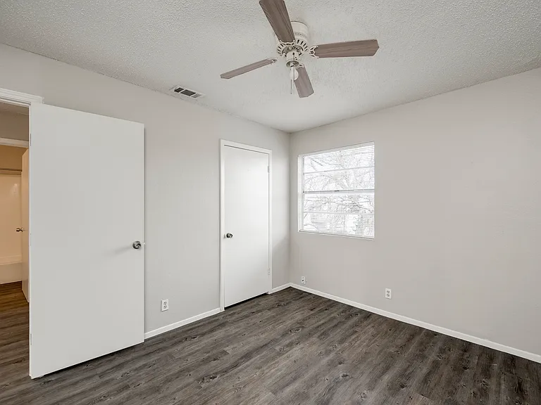 11907 Alpheus Ave — Photo 14