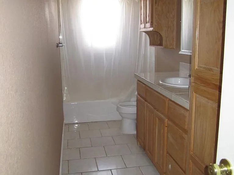 4433 Kemper St — Photo 9