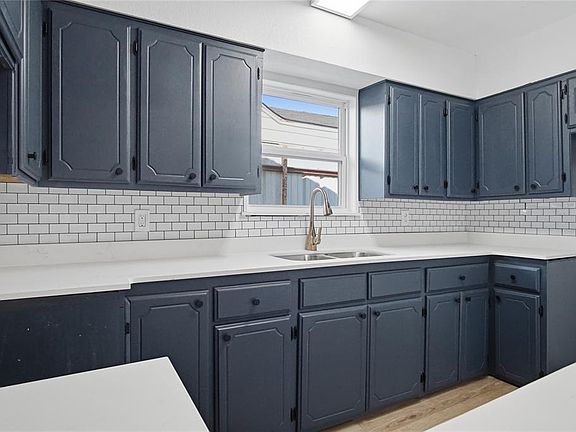 2nd image of 1041 SW 33rd St