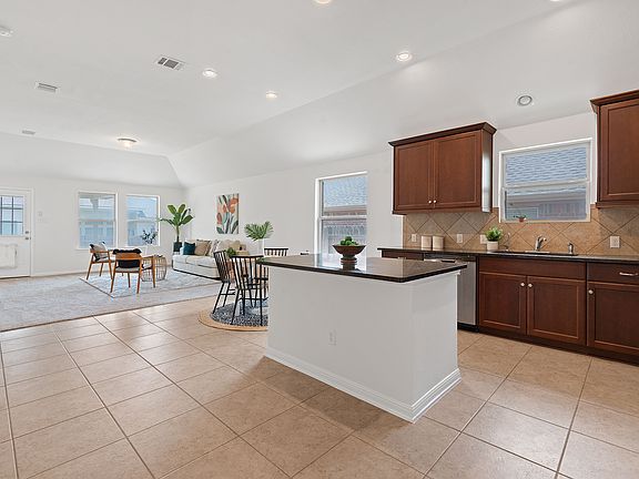 4th image of 12015 Kincardine Way